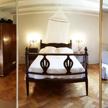 Villa Bastia Sleeps 11 *