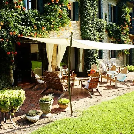 Bastia Sleeps 11 Villa