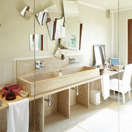 Bastia Sleeps 11 Villa Rovolon