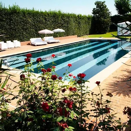 Bastia Sleeps 11 Villa Rovolon