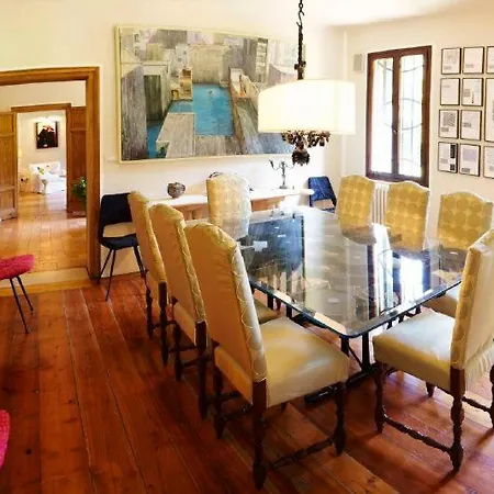 Bastia Sleeps 11 Villa