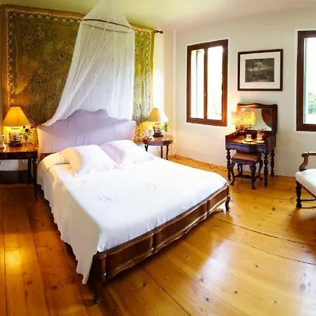 Bastia Sleeps 11 Villa Rovolon