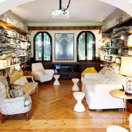 Villa Bastia Sleeps 11