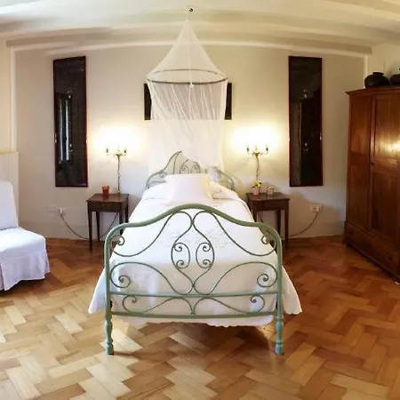 Bastia Sleeps 11 Villa *