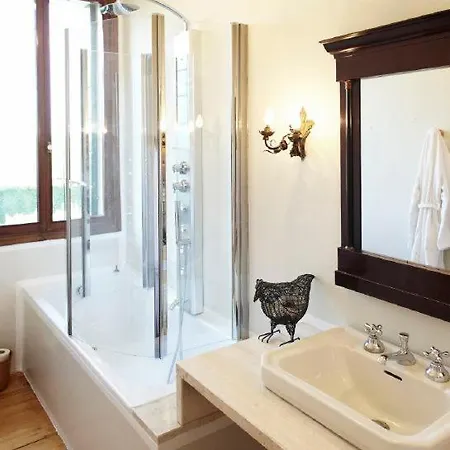 Bastia Sleeps 11 Villa *